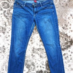 Arizona jeans, low rise, short cut.